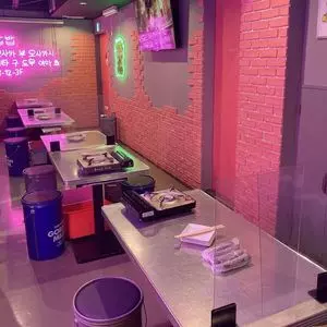韓国創作料理 CHAEEUN 梅田店（チェウン【旧店名】韓国料理 サムギョプサル ナッコプセ ばぶばぶ） 3枚目