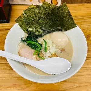 濃厚鶏らーめん 106（トム）
