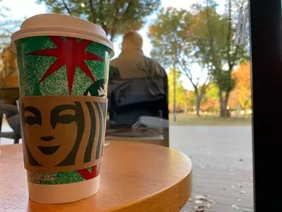 スターバックスコーヒー 新宿中央公園 SHUKNOVA店（STARBUCKS COFFEE）