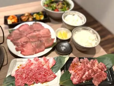焼肉 遊