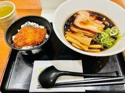 名立谷浜サービスエリア（下り線）フードコート