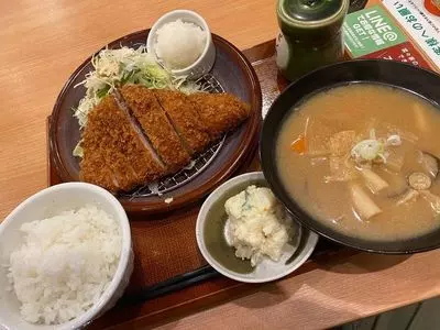 旬菜うちごはん 菜々家 御幸町店