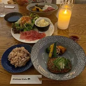 エレファンズカフェ＆バル（Elefans' Cafe&BAL）