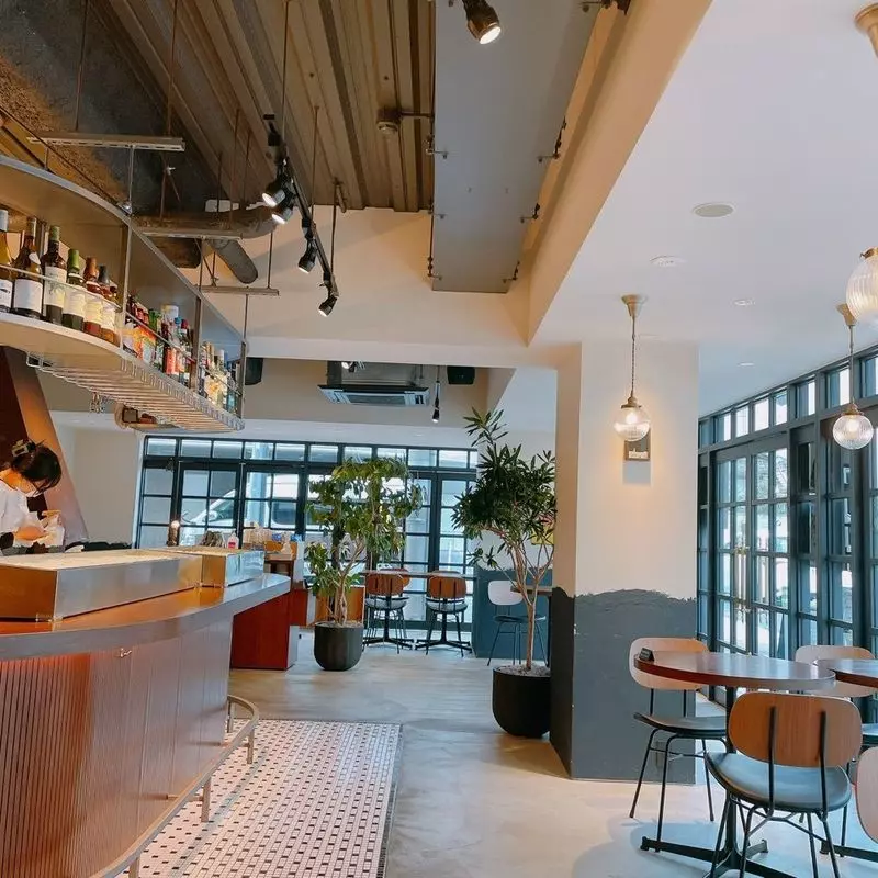 5. 【四条駅】食堂PLUG 京都｜ビールで乾杯！おしゃれなアメリカンダイナー 1枚目