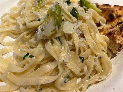 Trattoria e Pizzeria De salita 赤坂