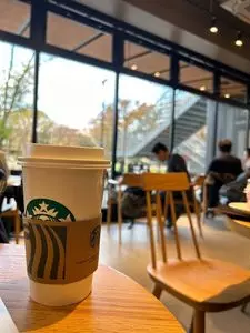 スターバックスコーヒー 新宿中央公園 SHUKNOVA店（STARBUCKS COFFEE）