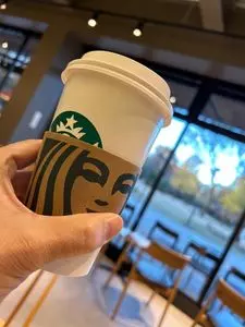スターバックスコーヒー 新宿中央公園 SHUKNOVA店（STARBUCKS COFFEE）