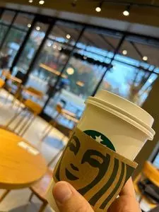 スターバックスコーヒー 新宿中央公園 SHUKNOVA店（STARBUCKS COFFEE）