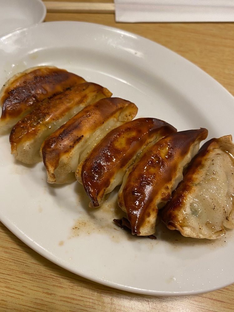 俺的、チートグルメ【東京・全国】さんが投稿した餃子ノ酒場 太陽ホエール 横浜駅前店に関する口コミの画像