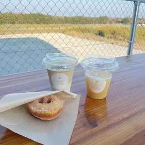 TAKAMURA COFFEE ROASTERS FACTORY&CAFE 淡路島店(タカムラ コーヒー ロースターズ ファクトリー &カフェ) 3枚目