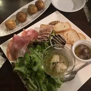 やみつきビストロ