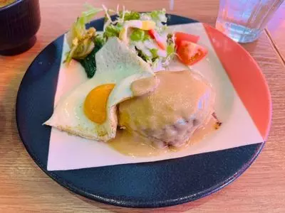 手作りハンバーグ卵