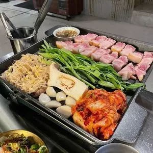 サムギョプサル×韓国料理 コギソウル 梅田お初天神店 3枚目