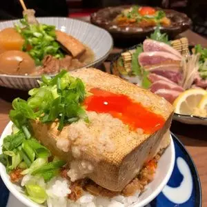 餃子と煮込み。しんちゃん 大阪梅田堂山町