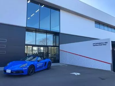 PORSCHE EXPERIENCE CENTER The 956 Cafe（ポルシェ エクスペリエンス センター ザ 956 カフェ）