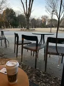 スターバックスコーヒー 新宿中央公園 SHUKNOVA店（STARBUCKS COFFEE）