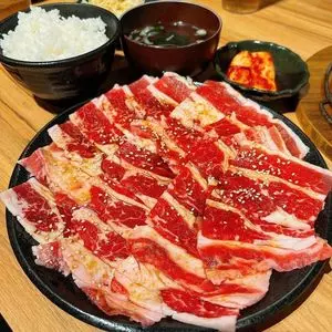 炭火焼肉 牛鼎（【旧店名】牛蔵）