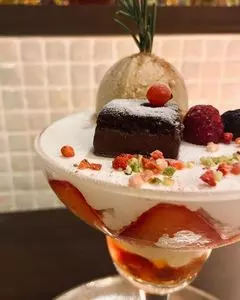 パフェと果実酒