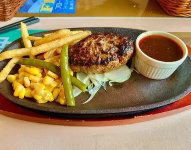 ザ キャンプファイヤー グリル＆カフェ バー ミナカミ（The Campfire Grill & Cafe Bar Minakami）