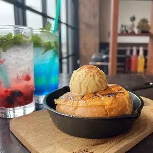 ヘミングウェイ HEMINGWAY ENOSHIMA