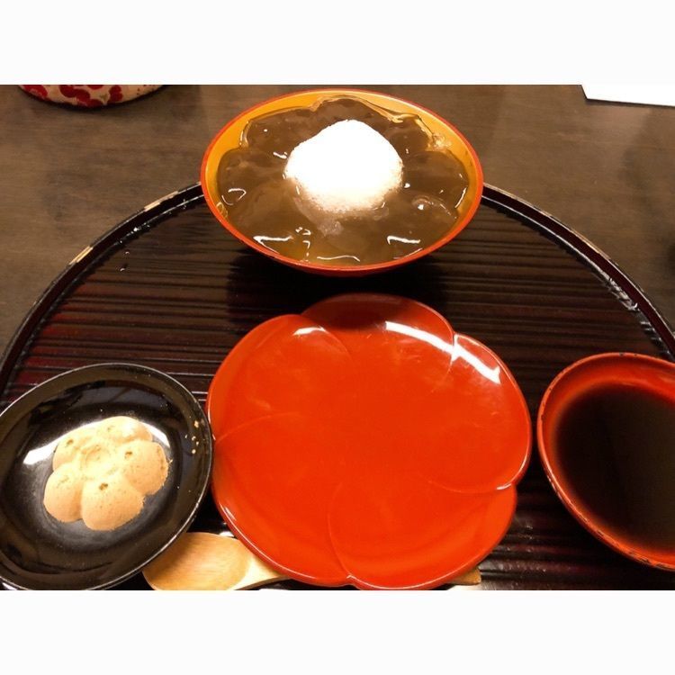 #グルメ #aumoグルメ #ぎおん徳屋 #京都 #祇園 #東山区 #花見小路 #わらび餅 #本わらび粉 #和三盆 #お抹茶 #抹茶 #お茶菓子 #kyoto #translucent #brackenstarchdumpling #powderdgreentea