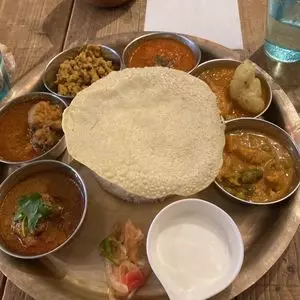 マロロガ バワン（MAROLOGA Bhavan）