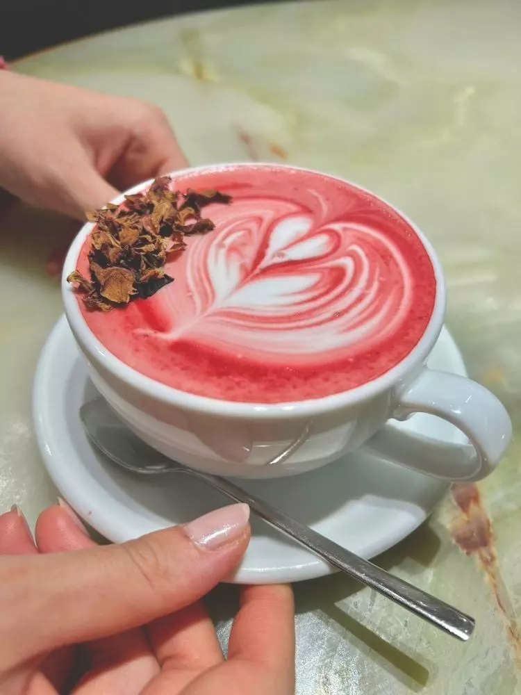 16. 「bistrocafe THE FLOWER TABLE」大学生や高校生にもおすすめ！インスタ映えおしゃれカフェ 2枚目
