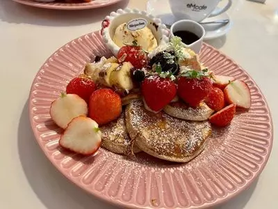 イーエムカフェ 本店（eM cafe【旧店名】m-flo）