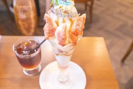 カフェ ド リオン ブルー（Cafe de Lyon Blue）