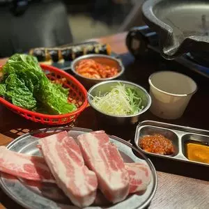 サムギョプサル×鍋×韓国料理 OKOGE 梅田東通り店（オコゲ）