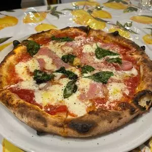 ピッツェリア ソラーレ（pizzeria SOLARE）
