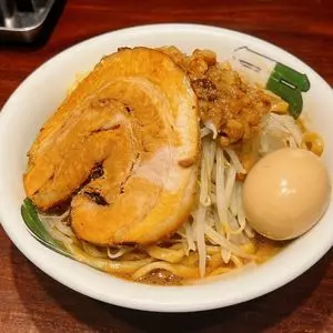 ラーメン 雷 東京本丸店