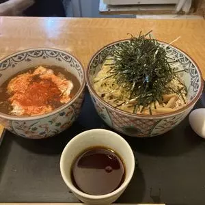 なぜ蕎麦にラー油を入れるのか。 東新宿店