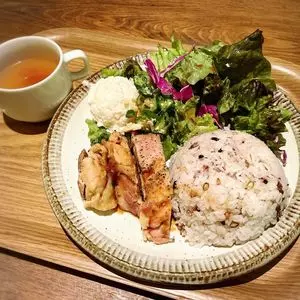 Cafe Bougnat Bougnat ブリーゼブリーゼ（ブーニャ ブーニャ）