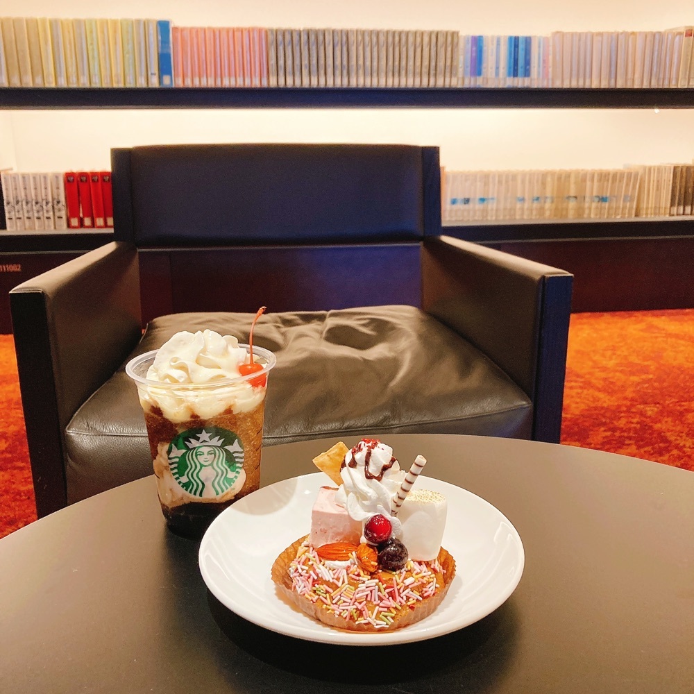 スターバックスコーヒー 蔦屋書店 和歌山市民図書館店（STARBUCKS COFFEE）