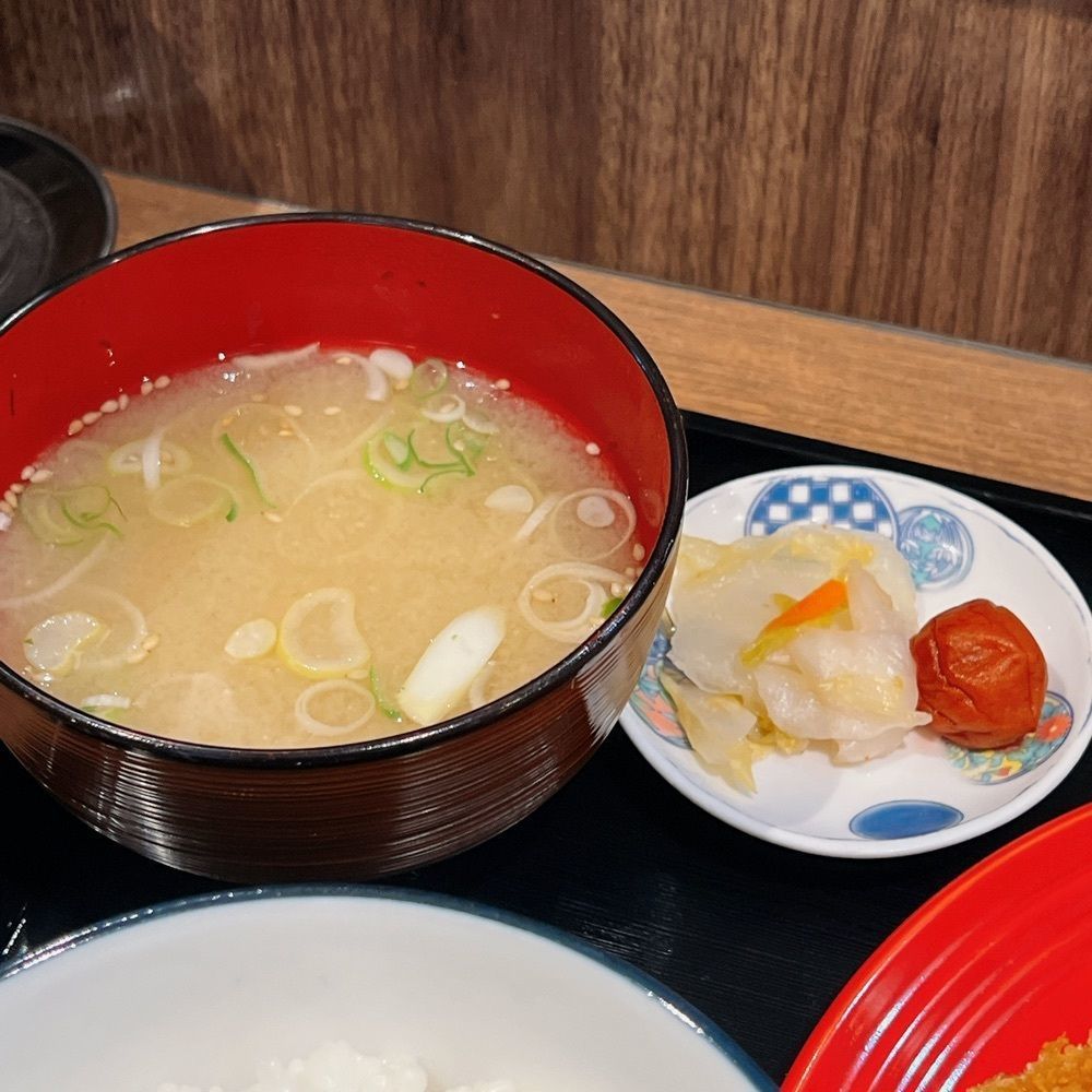 ヤジメシ　ボリューム満点東京グルメさんが投稿したとりかつ たるたる 金いろに関する口コミの画像