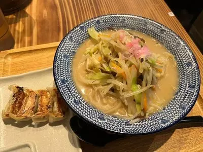 じげもんちゃんぽん 新宿西口大ガード店
