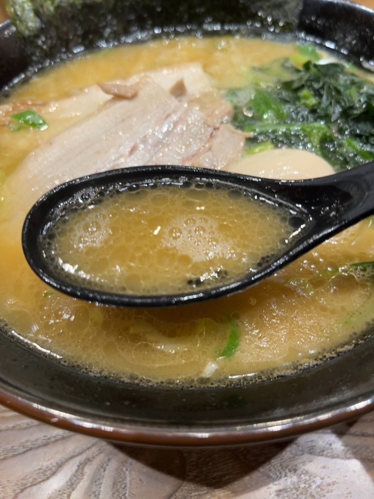【東京近郊】居酒屋勝手にレビューさんが投稿した横浜家系ラーメン 銀家 川崎銀柳街店に関する口コミの画像