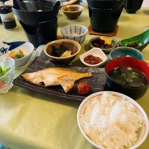 けむりたなびく民宿　はし本