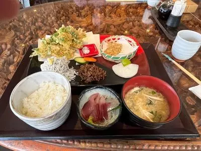 しらすや 腰越漁港前店