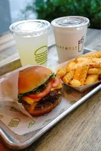 シェイクシャック 東京国際フォーラム（Shake Shack）