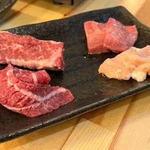 水晶板で焼く立ち食い焼肉 三坪