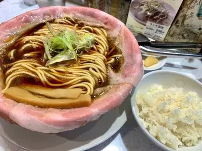 ラーメン大戦争 西新宿店