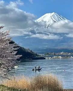 河口湖「古賀政男歌碑」