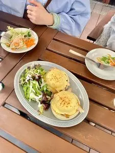 ELOISE’s Cafe 名古屋レイヤード久屋大通公園店（エロイーズカフェ）