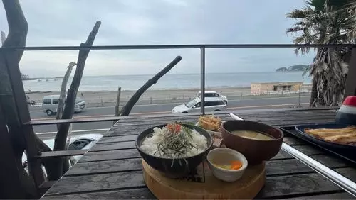 海沿いの キコリ食堂
