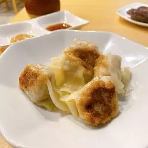 餃子専門店 よつば
