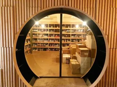 ワインショップ フロウ（wine shop flow）