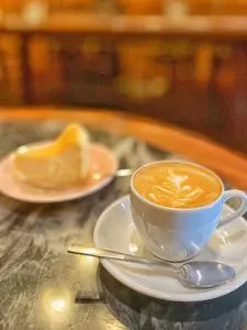 COFFEE Cattleya（コーヒーカトレヤ【旧店名】祇園喫茶 カトレヤ）