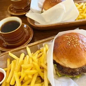 ピークス カフェ（PEAKS cafe）